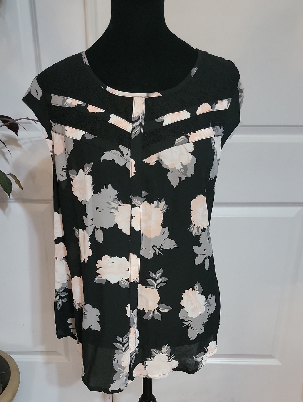 Candie's Black Floral Cutout Cap-Sleeve Blouse